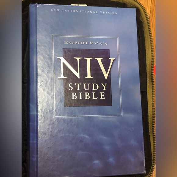 Zondervan | Other | Niv Zondervan Study Bible In Case | Poshmark